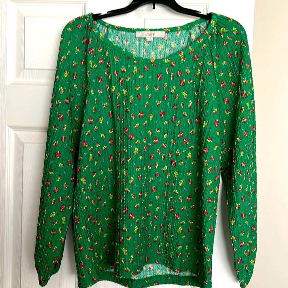 2/$20 NWOT LOFT womens green floral blouse, Size M